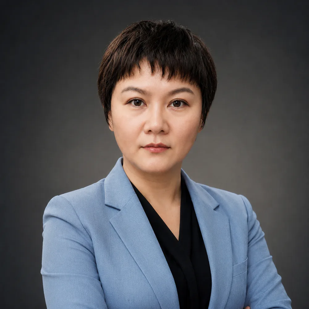 邹华芝（Hazel Zou），运营负责人职业照